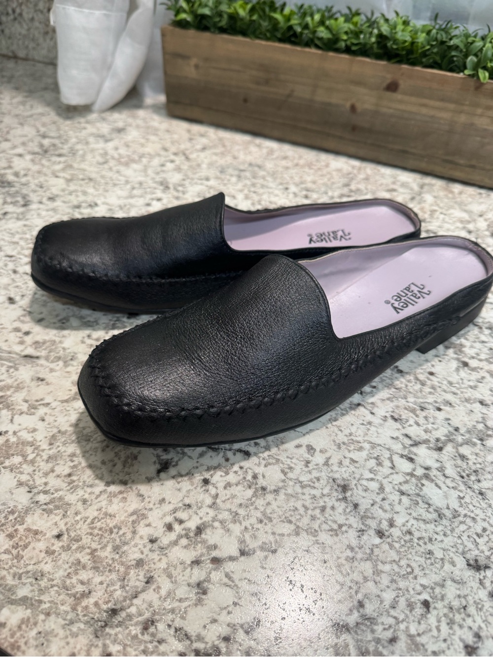 Women’s Genuine Leather Valley Lane Black Slip-On Leather Mule size 12